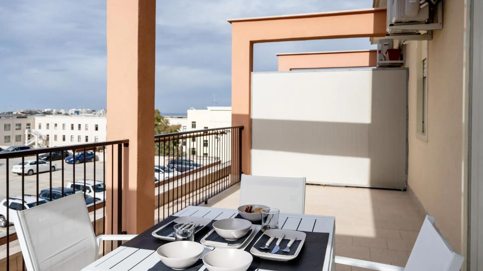Skyline Mirjana - Cozy Apartment With Terrace バーリ