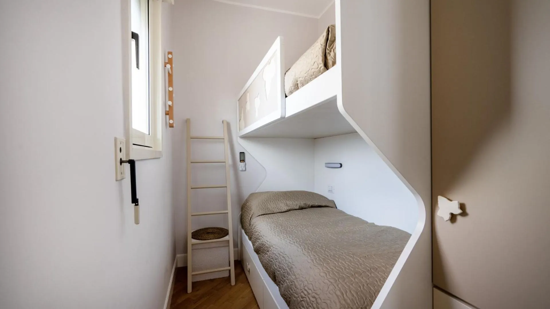 Skyline Mirjana - Cozy Apartment With Terrace バーリ